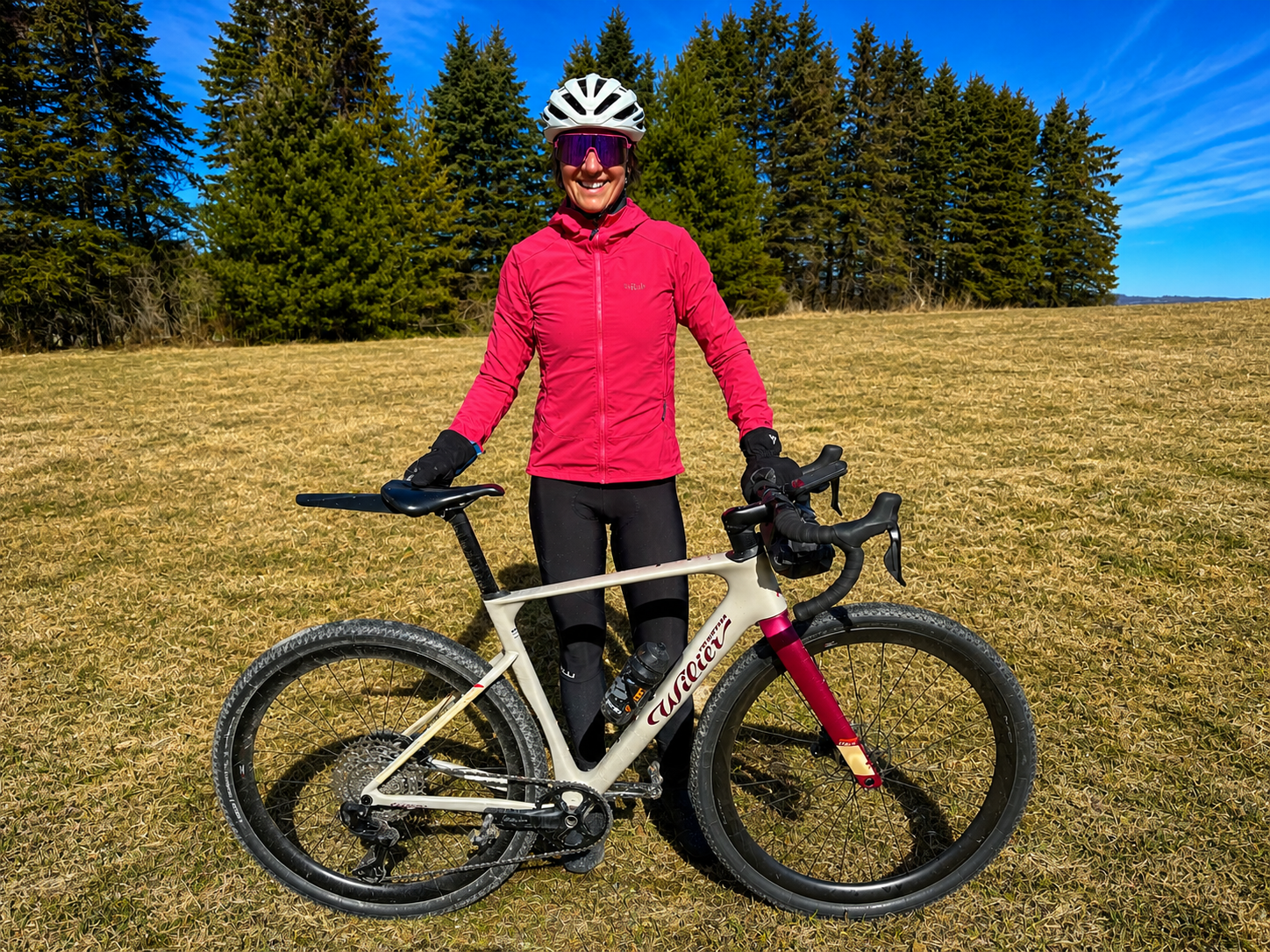 Lyne Bessette avec son vélo Wilier gravel